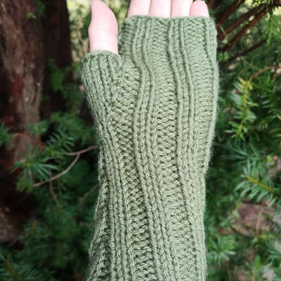 Forest Green HandKnit Fingerless Texting Gloves Mittens Armwarmers - Picture 3 of 6